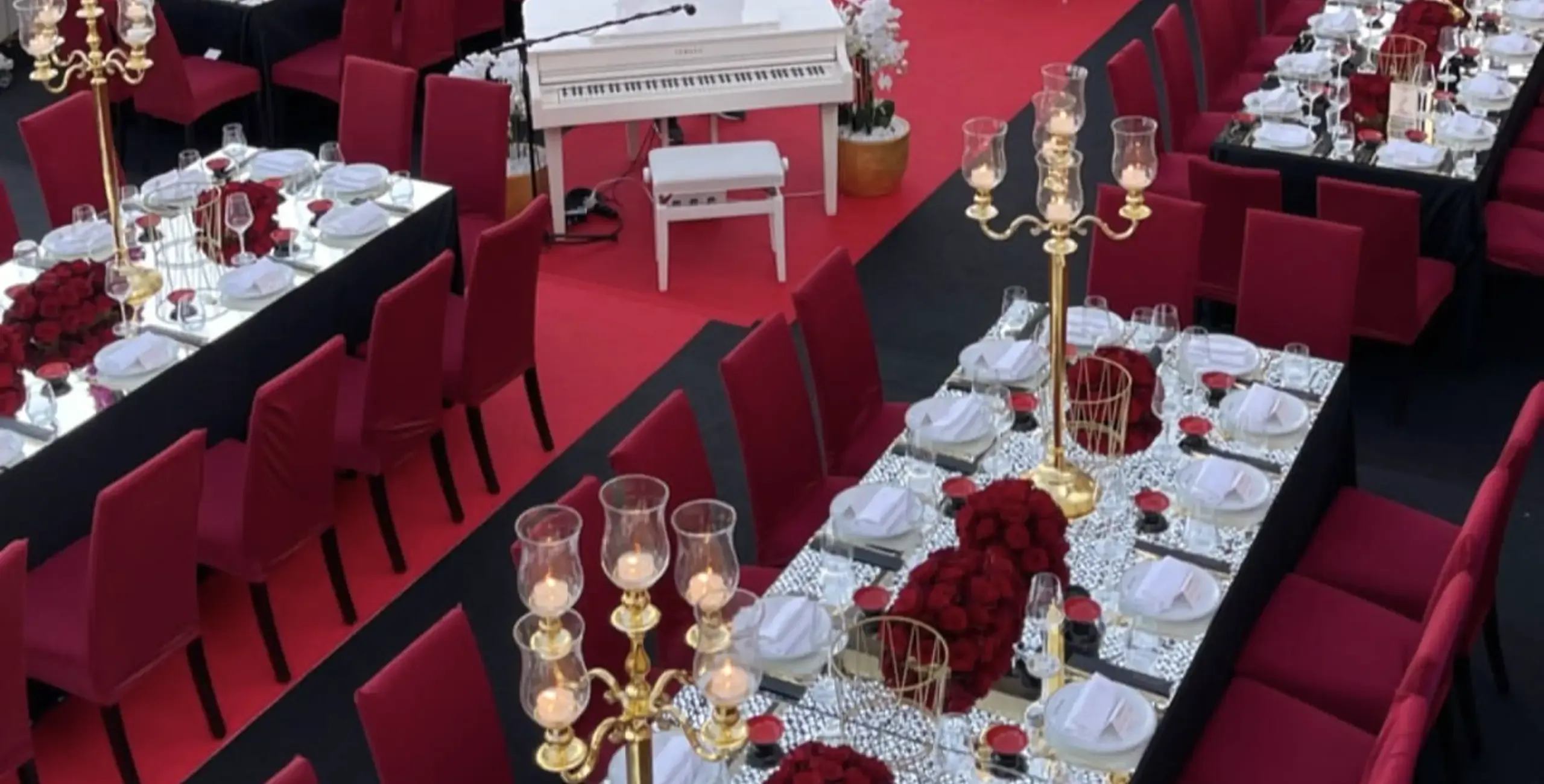 Chi siamo: Pubblicover, allestimenti e comunicazione per eventi.